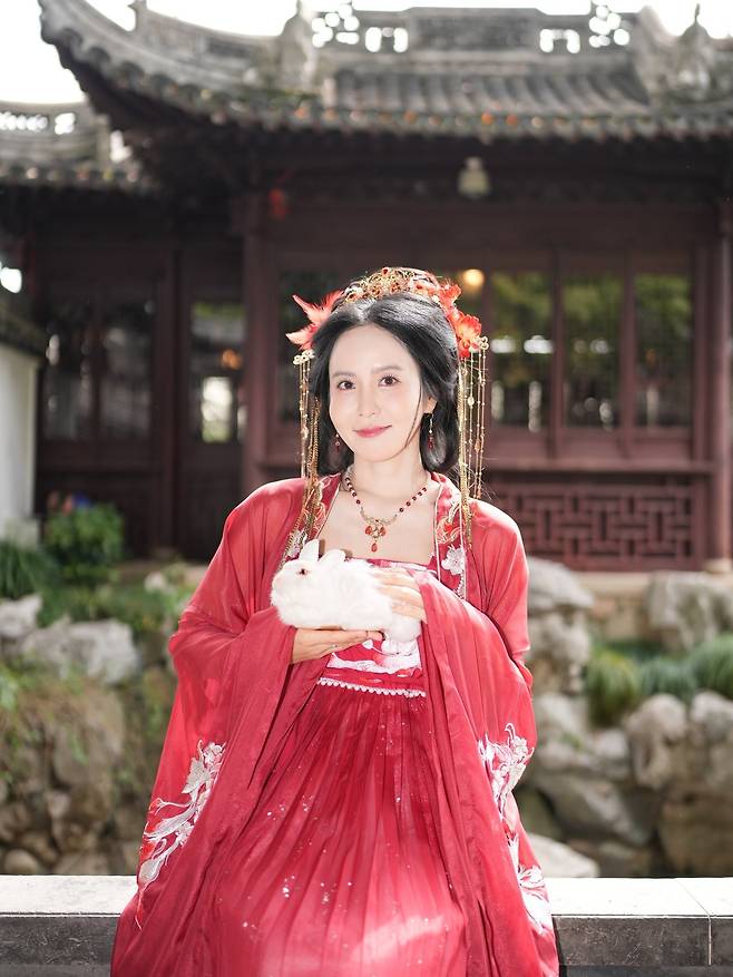 박지윤도 '왕홍' 메이크업 도전…입 떡 벌어지는 미모 | 인스티즈