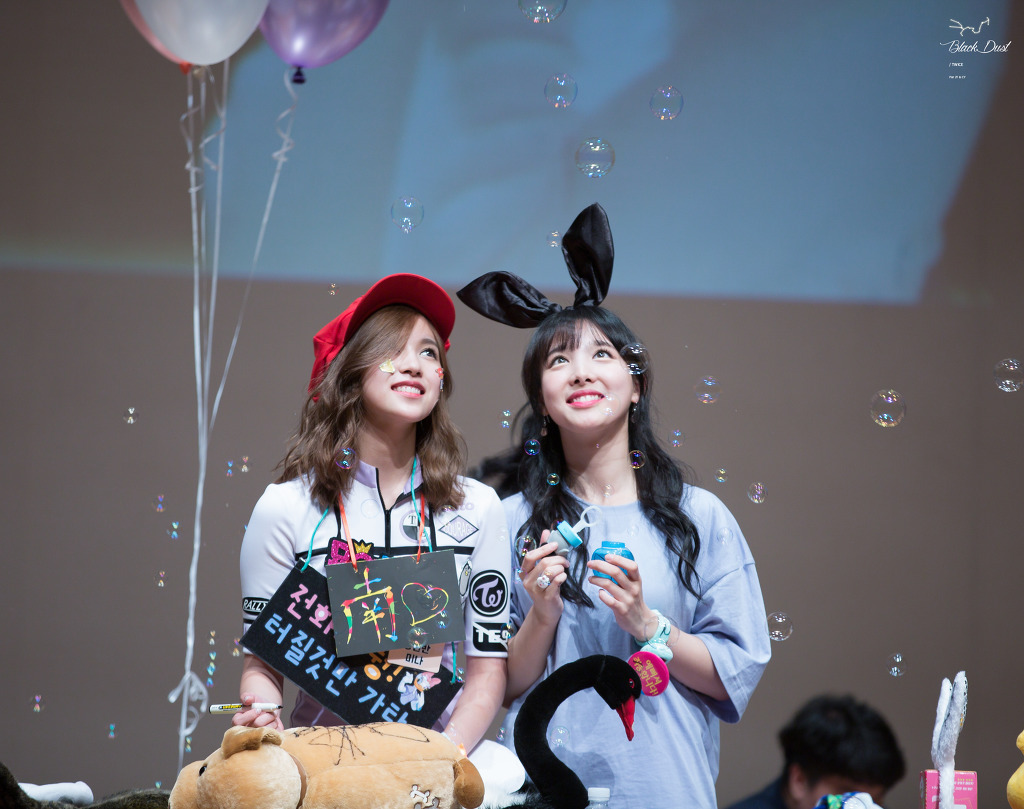 [트와이스] 셀프로 인생샷을 만들려는 나연,미나 | 인스티즈