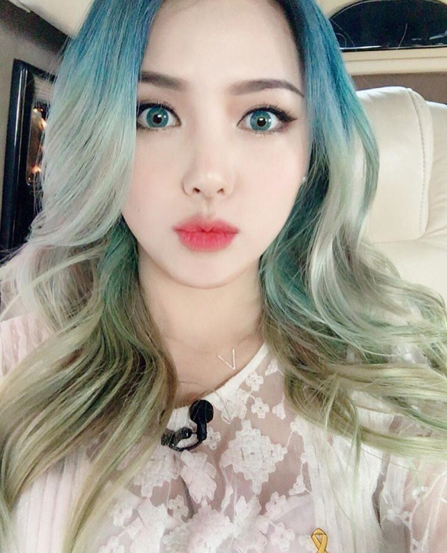 [PONY] 10년 사귄 남자친구가 직접 염색 해준다는 포니 헤어스타일.jpg | 인스티즈