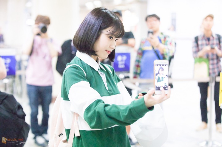 아이유 2017년 대학생룩 모음.jpg | 인스티즈