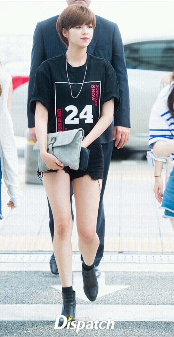 비율이 좋고 다리 라인이 예쁜 트와이스 멤버... 정연 | 인스티즈