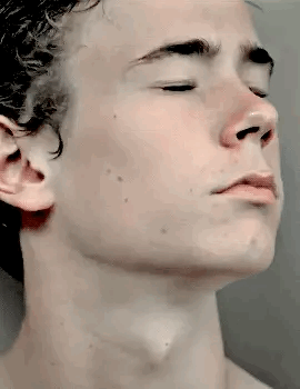 시즌3 주인공 떡밥을 1년에 걸쳐 풀어놓은 노르웨이 드라마 SKAM 제작진의 노력.jpgif | 인스티즈