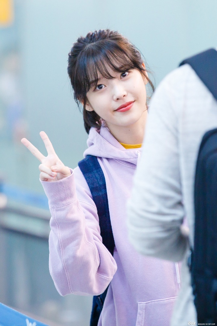 아이유 2017년 대학생룩 모음.jpg | 인스티즈