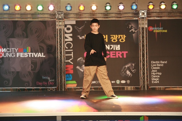 과거 사진 60여장 터진 아이돌 | 인스티즈