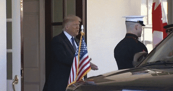 트럼프 역사상 가장 무난한 악수.gif | 인스티즈