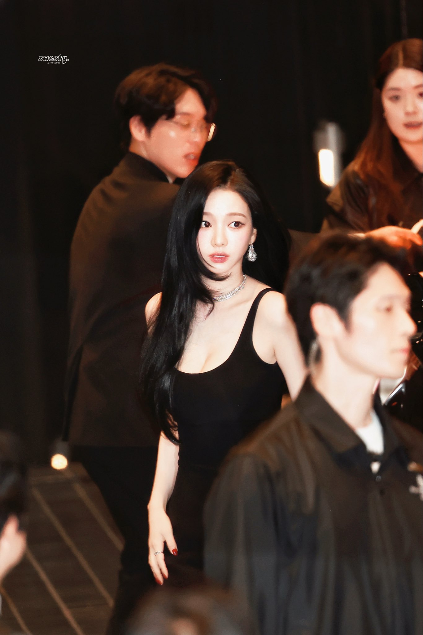 엄청난 모습으로 W코리아 자선행사에 참석한 에스파 카리나 .jpgif | 인스티즈