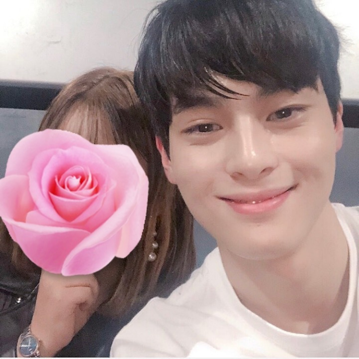 오늘 팬미팅에서 셀카 찍어준 노잼봇.jpg | 인스티즈