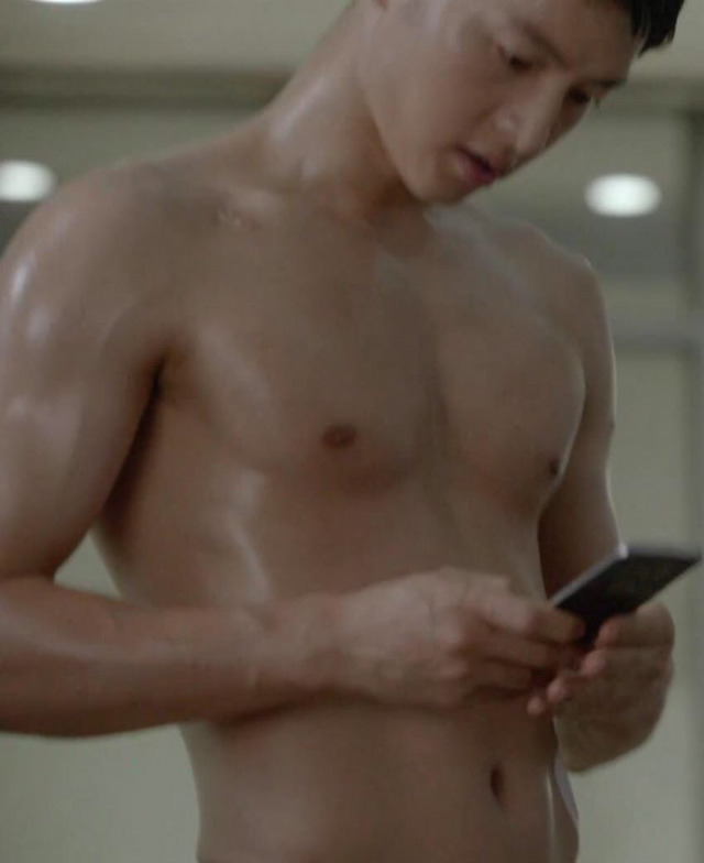 여러 트레이너가 포기했다던 송중기 몸.jpg | 인스티즈