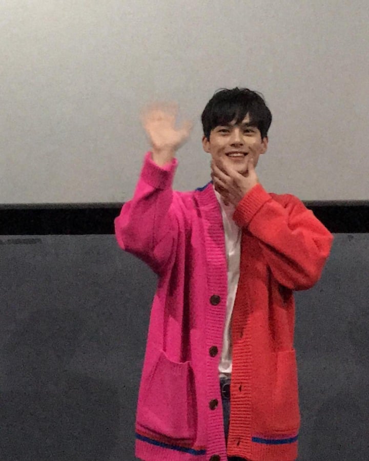 오늘 팬미팅에서 셀카 찍어준 노잼봇.jpg | 인스티즈