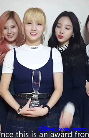 [twice] 트와이스 맏언니 나연이의 나쁜손.......gif | 인스티즈