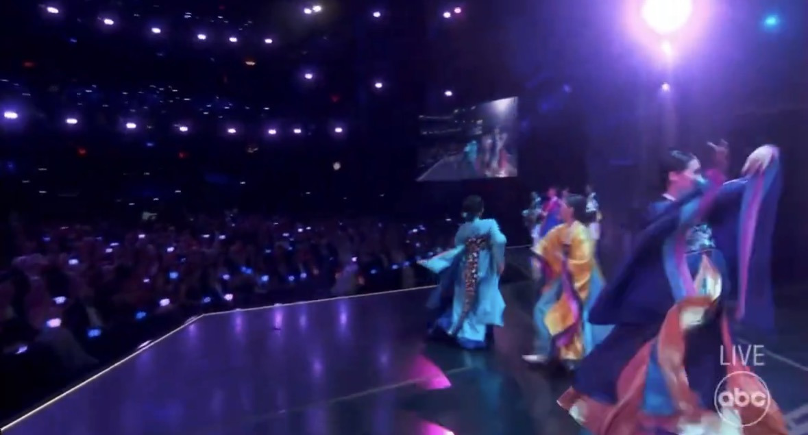 케데헌 오프닝을 그대로 재현한 아카데미시상식 골든 무대 | 인스티즈