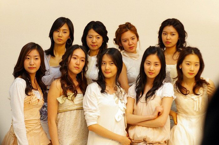 전설의 소녀시대 데뷔 전....단체 사진.jpg | 인스티즈