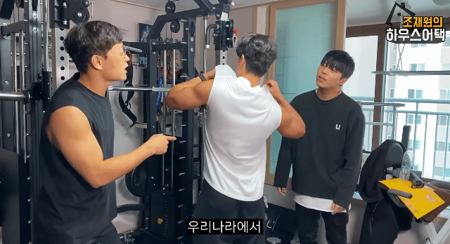 크로스핏 기반 운동 유튜버 까로의 몸매.jpgif | 인스티즈