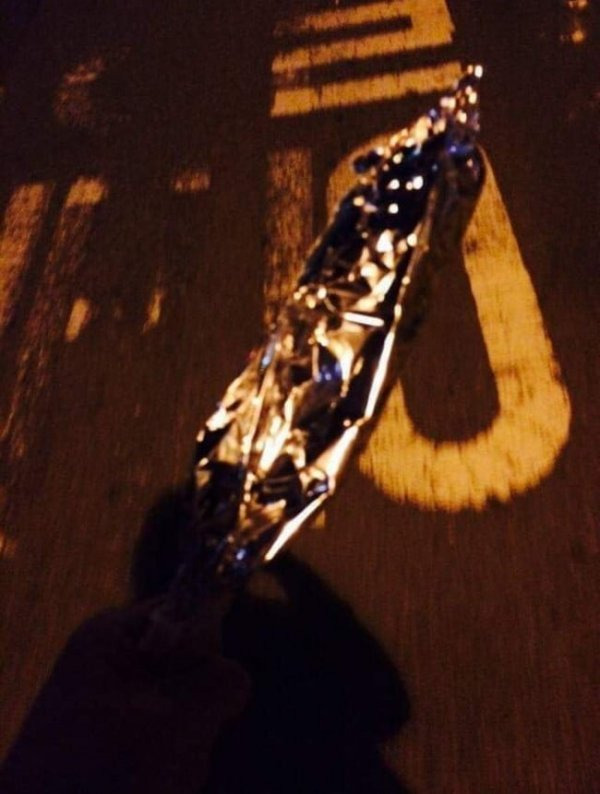 닭꼬치 들고가다 경찰한테 걸림 | 인스티즈