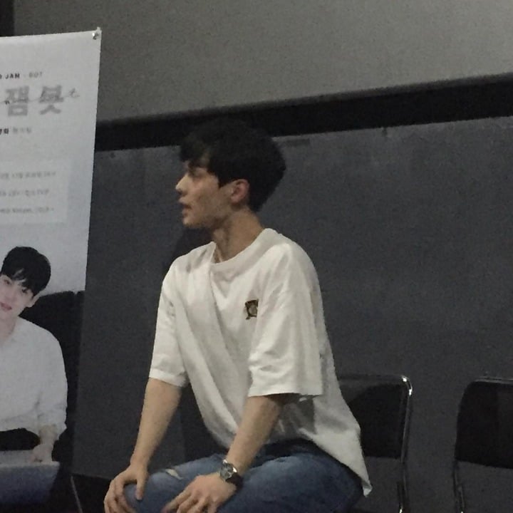 오늘 팬미팅에서 셀카 찍어준 노잼봇.jpg | 인스티즈