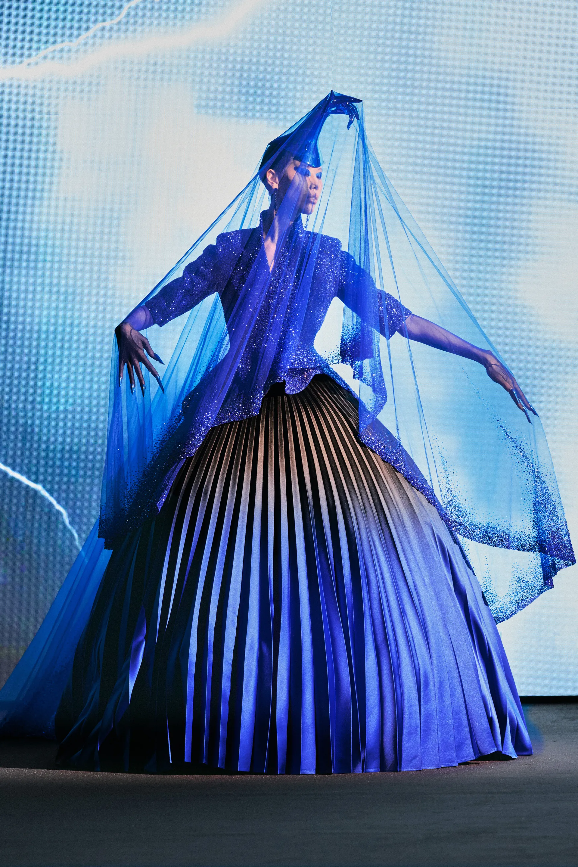 자신의 꿈을 옷에 투영했다는 홍콩 디자이너 | 인스티즈