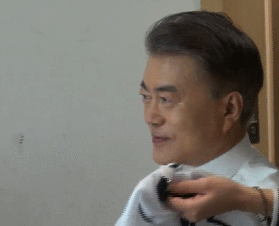 문재인 대통령 안경쓰신 후 눈빛 변화!!!!!! | 인스티즈