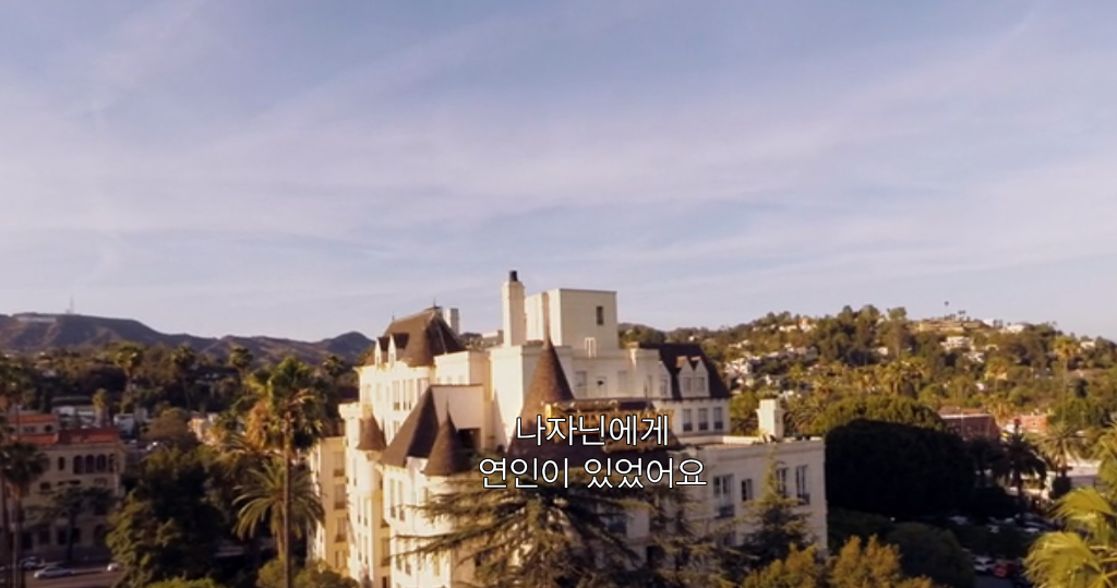 넷플 사이언톨로지 다큐에서 톰 크루즈에게 여신도를 상납했던 장면.jpg | 인스티즈