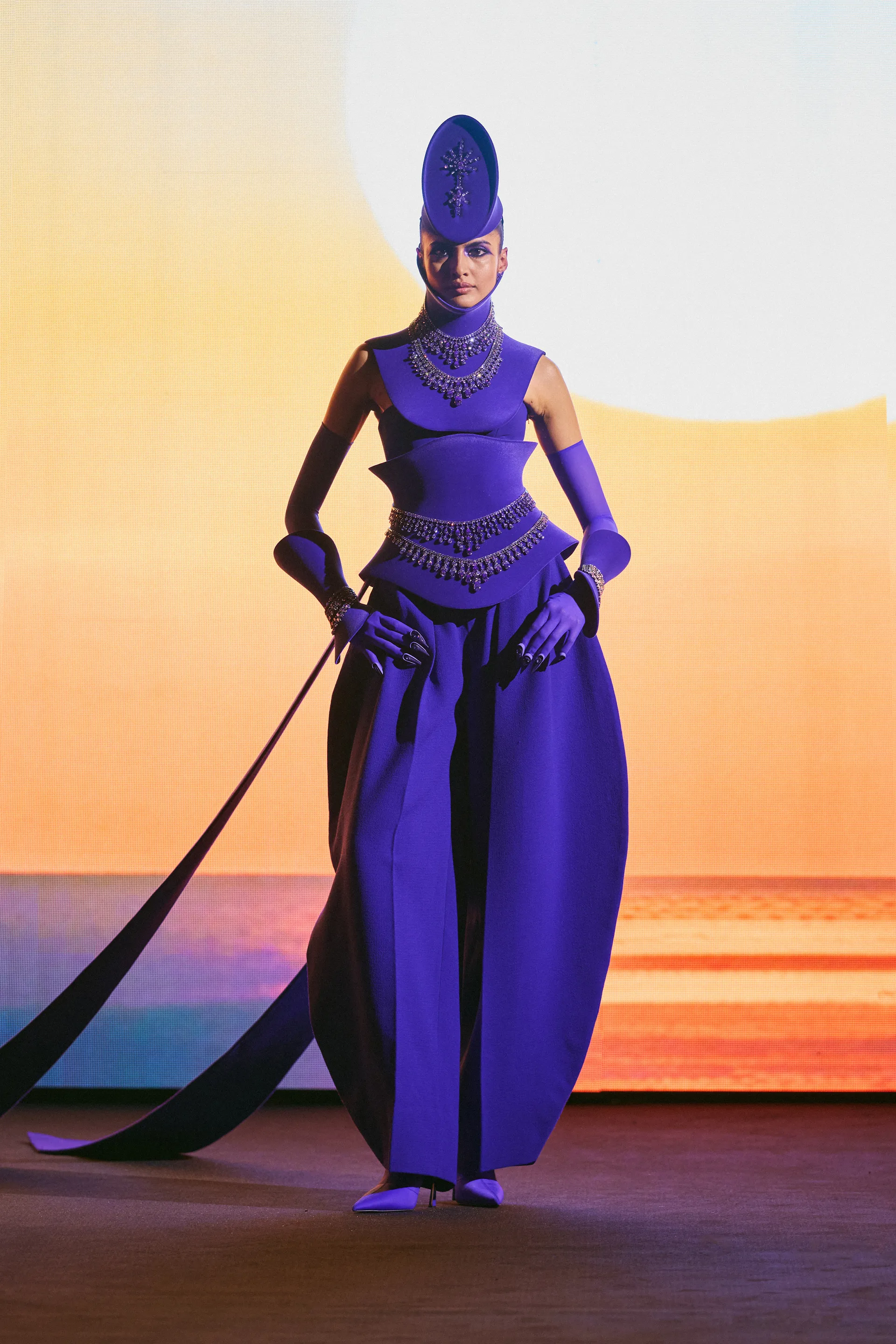 자신의 꿈을 옷에 투영했다는 홍콩 디자이너 | 인스티즈