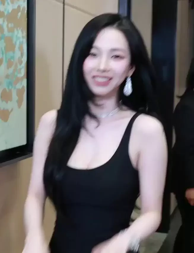 엄청난 모습으로 W코리아 자선행사에 참석한 에스파 카리나 .jpgif | 인스티즈