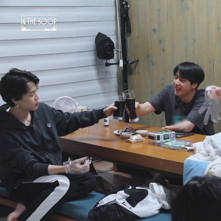 다들 잘 챙겨먹자 새벽 두시에 소고기 굽는 방탄소년단 처럼 | 인스티즈