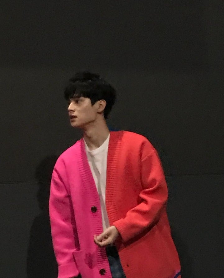 오늘 팬미팅에서 셀카 찍어준 노잼봇.jpg | 인스티즈