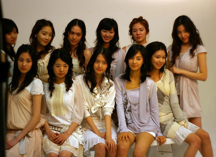 전설의 소녀시대 데뷔 전....단체 사진.jpg | 인스티즈