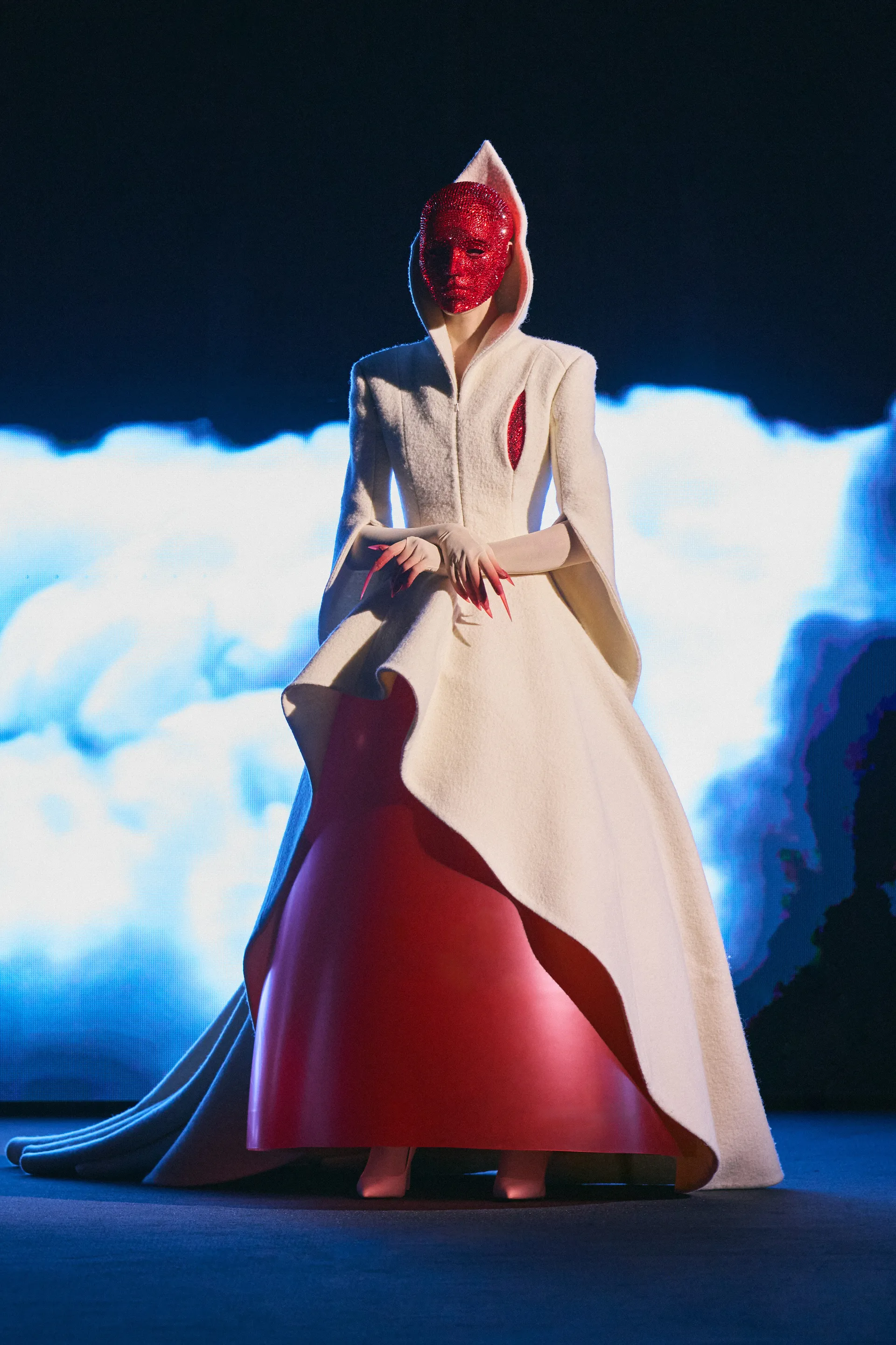 자신의 꿈을 옷에 투영했다는 홍콩 디자이너 | 인스티즈