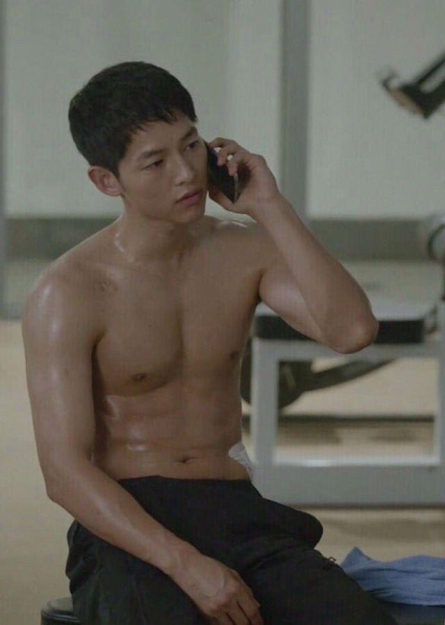 여러 트레이너가 포기했다던 송중기 몸.jpg | 인스티즈