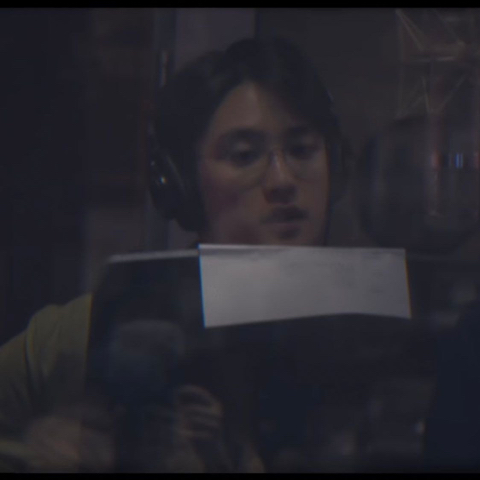 엑소 디오가 사적인 자리, 공간에서만 쓰는 무테 안경 | 인스티즈