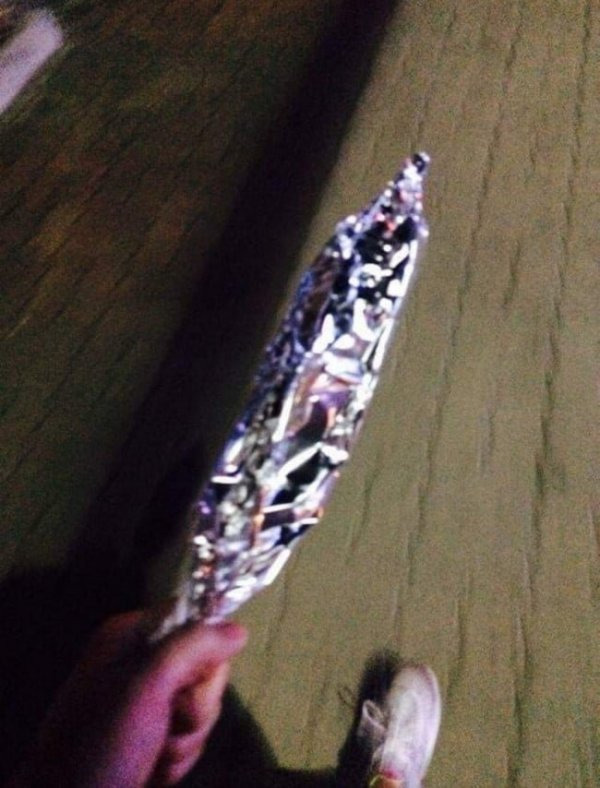 닭꼬치 들고가다 경찰한테 걸림 | 인스티즈