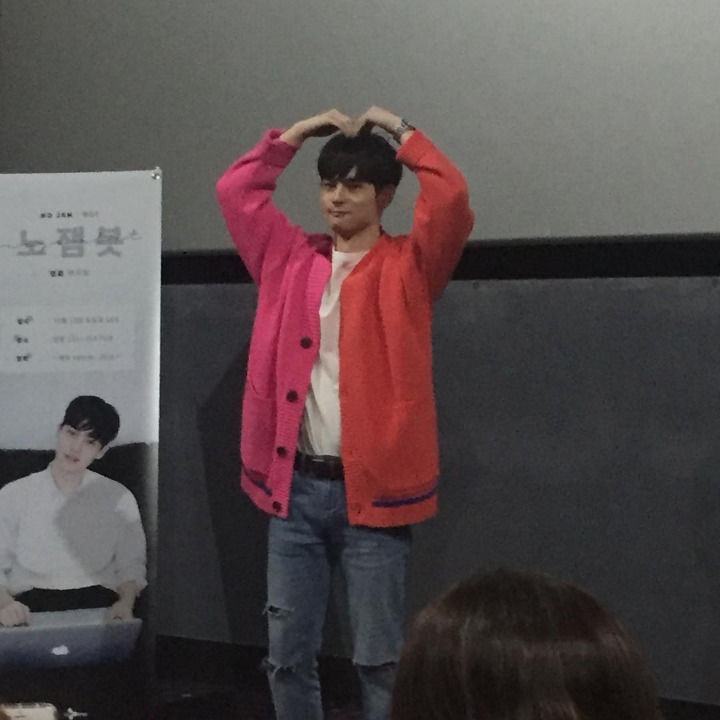 오늘 팬미팅에서 셀카 찍어준 노잼봇.jpg | 인스티즈