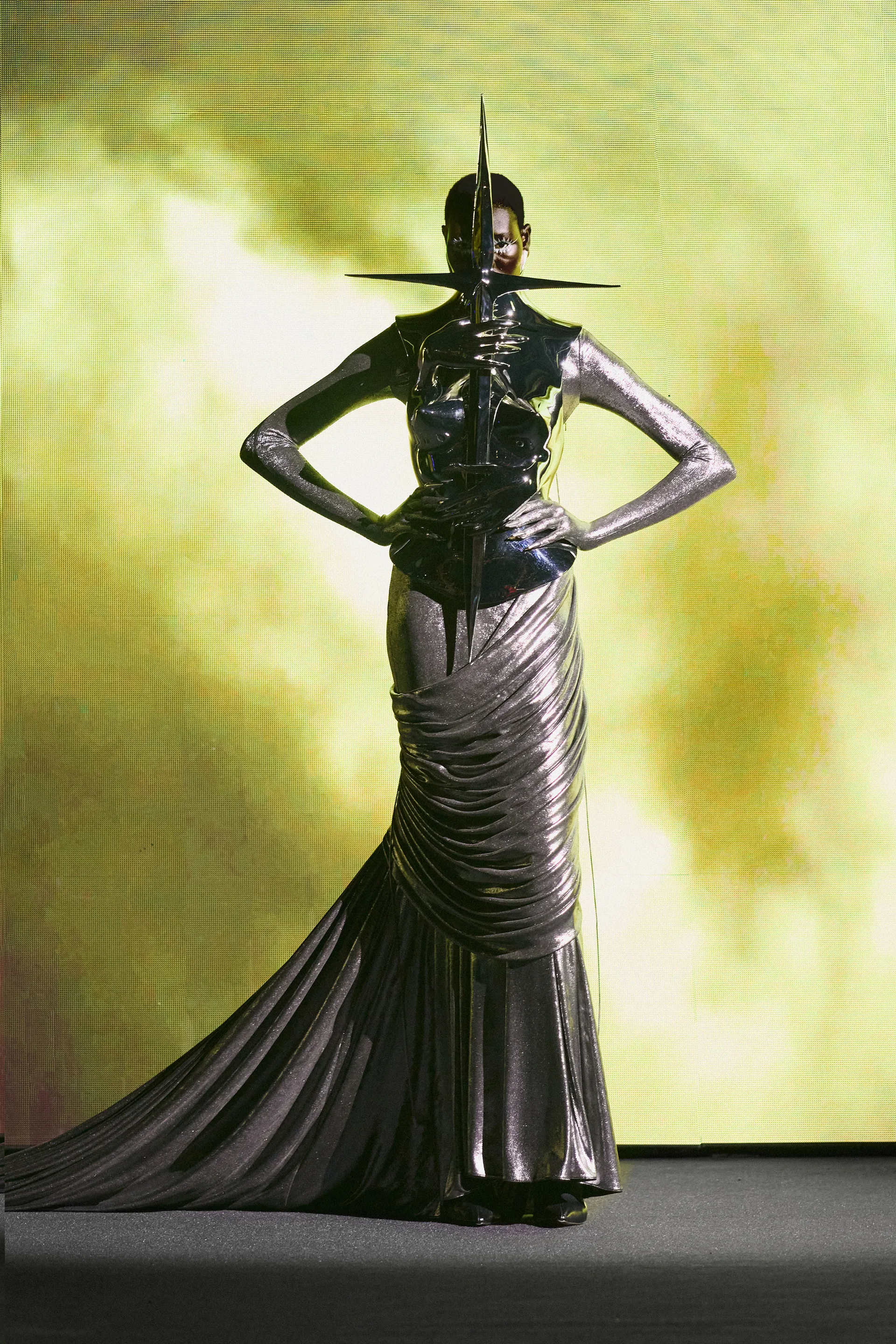 자신의 꿈을 옷에 투영했다는 홍콩 디자이너 | 인스티즈