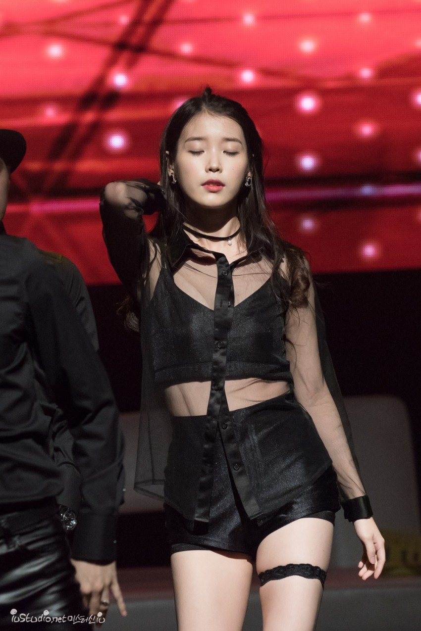 아이유 7주년 팬미팅 직찍.jpg | 인스티즈