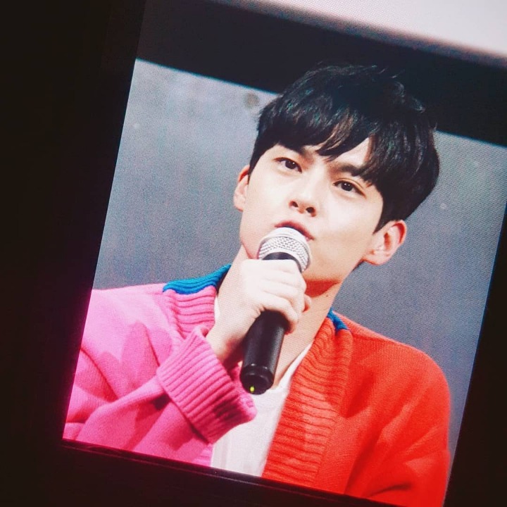 오늘 팬미팅에서 셀카 찍어준 노잼봇.jpg | 인스티즈