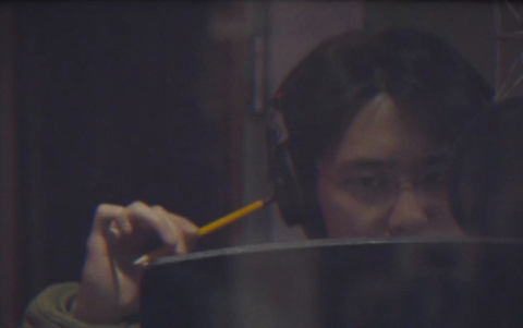 엑소 디오가 사적인 자리, 공간에서만 쓰는 무테 안경 | 인스티즈