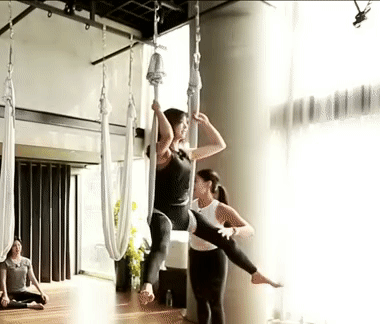 플라잉 요가 하는 걸스데이 소진 유라 움짤 | 인스티즈