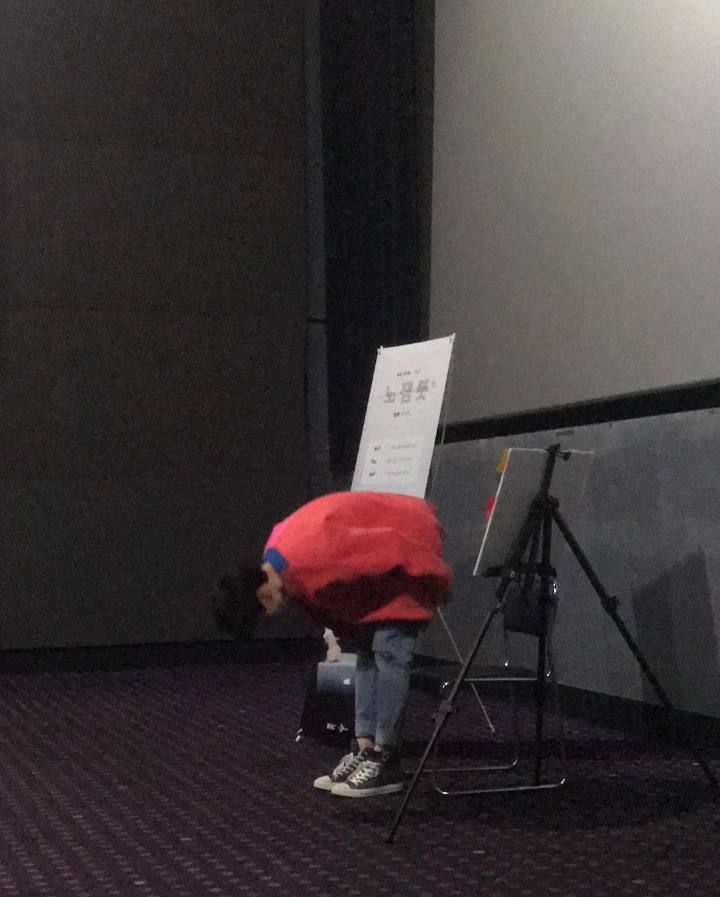 오늘 팬미팅에서 셀카 찍어준 노잼봇.jpg | 인스티즈