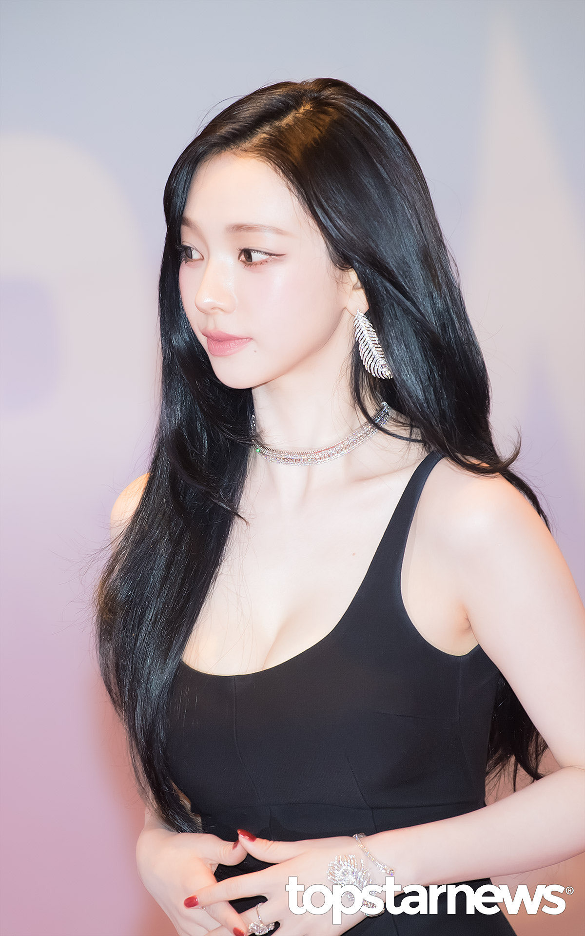 엄청난 모습으로 W코리아 자선행사에 참석한 에스파 카리나 .jpgif | 인스티즈