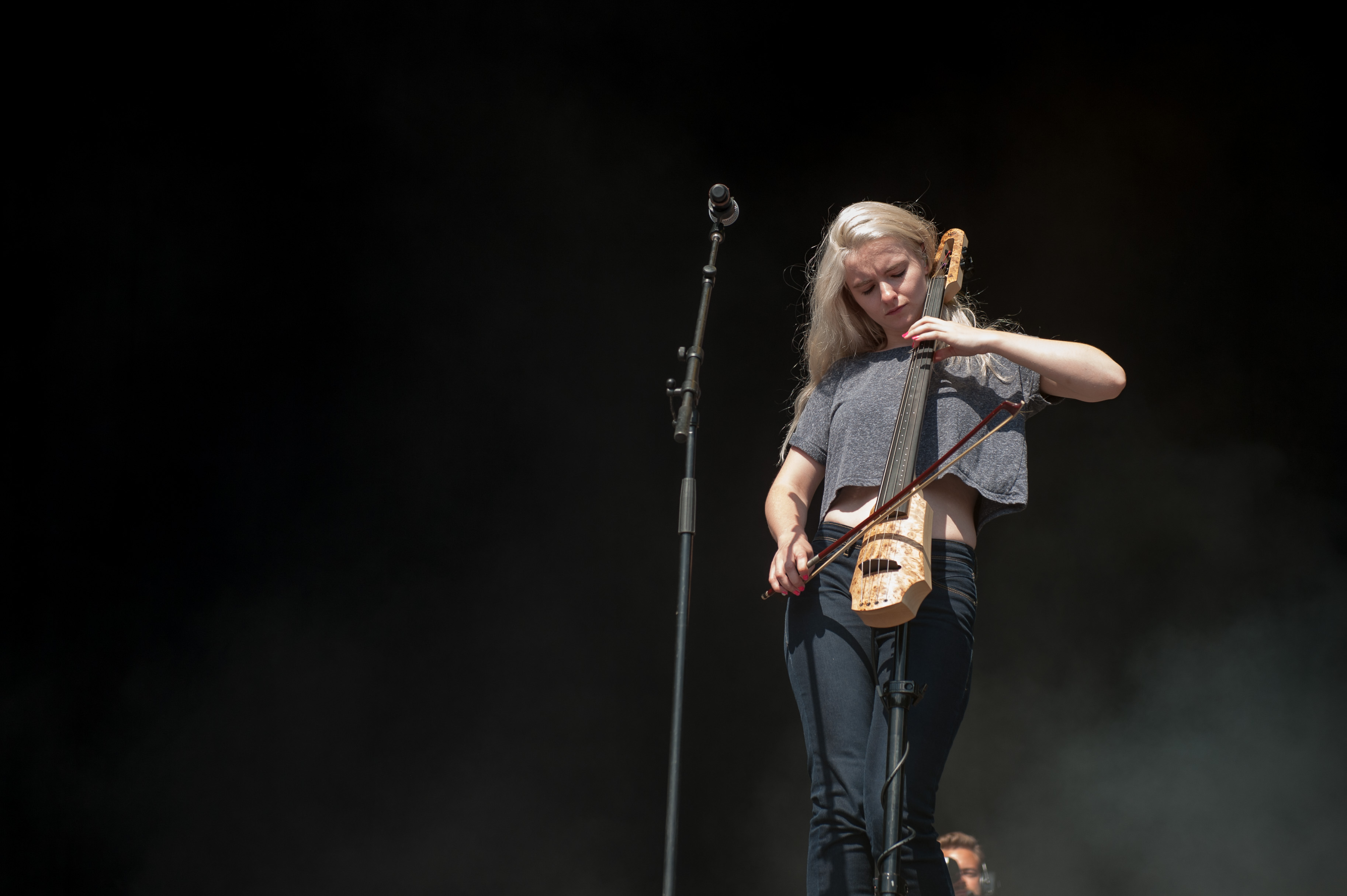 밴드 클린밴딧의 첼로 여신 그레이스 차토 | 인스티즈