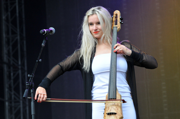 밴드 클린밴딧의 첼로 여신 그레이스 차토 | 인스티즈