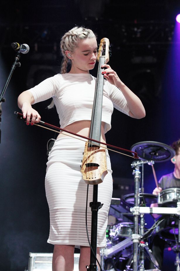 밴드 클린밴딧의 첼로 여신 그레이스 차토 | 인스티즈