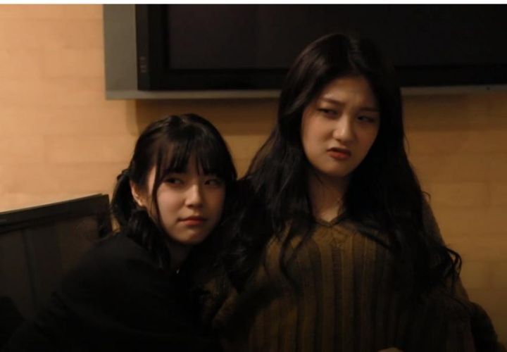 요즘 여자들 사이에서 유행하는 표정 | 인스티즈