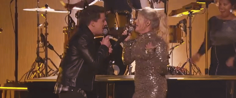 찰리푸스와 메간트레이너 AMA 키스장면.gif | 인스티즈