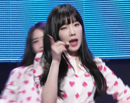 흔들리지 않는 여자아이돌 앞머리.gif | 인스티즈