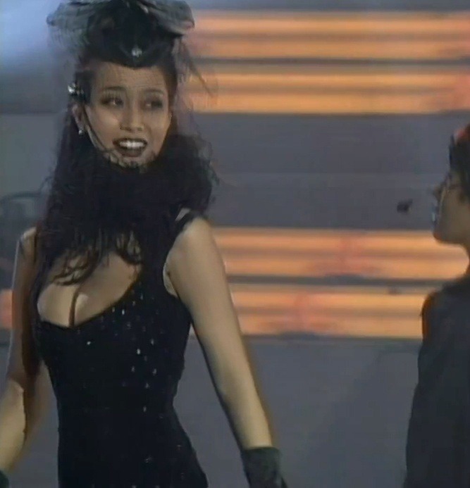 90년대 특유의 촌스러운 화장에서도 살아남았던 여자연예인들 | 인스티즈