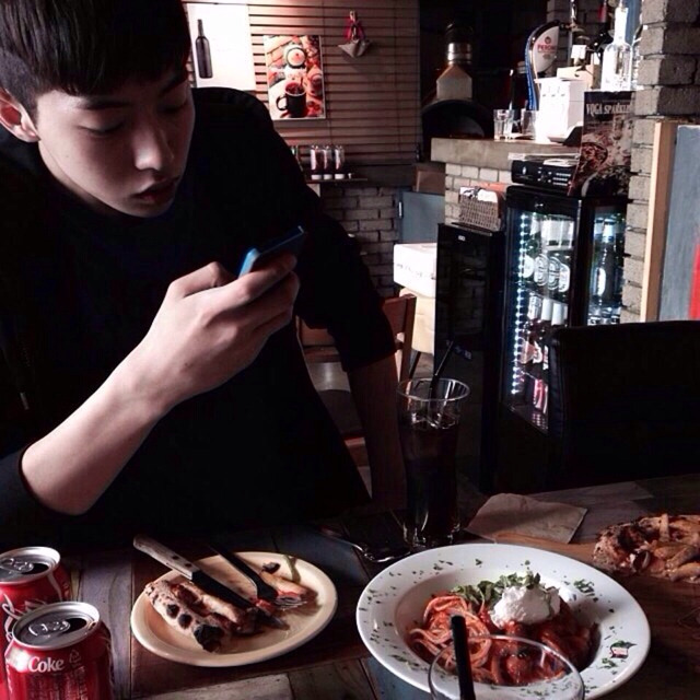 나이 어린 여자들이 전형적으로 좋아하는 남자 외모.jpg | 인스티즈