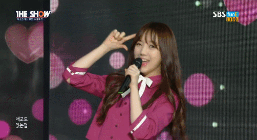 흔들리지 않는 여자아이돌 앞머리.gif | 인스티즈