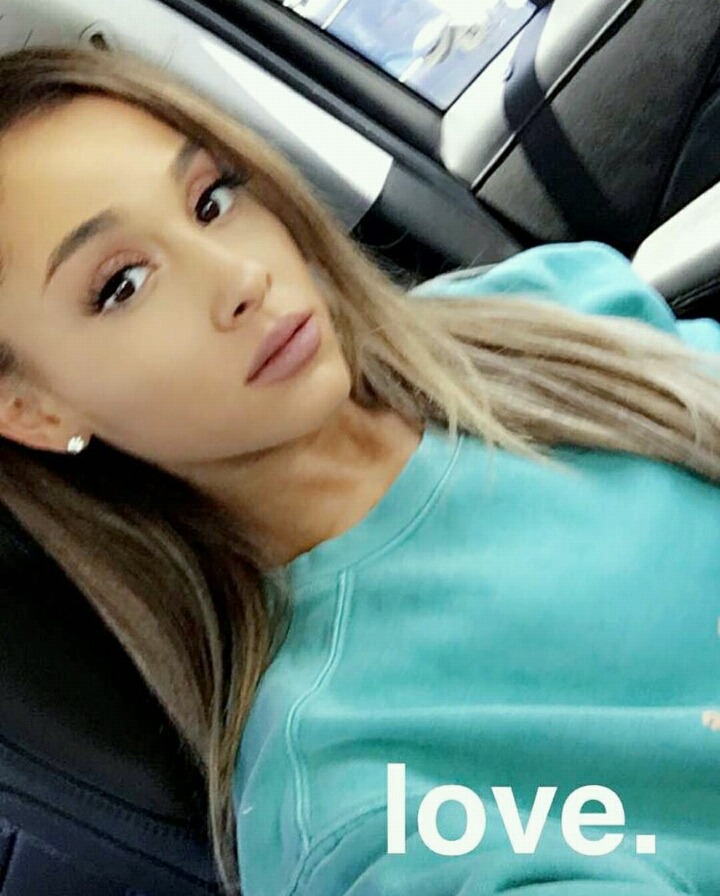 아리아나 그란데가 항상 반묶음머리를 고집한 이유 | 인스티즈