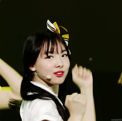 흔들리지 않는 여자아이돌 앞머리.gif | 인스티즈